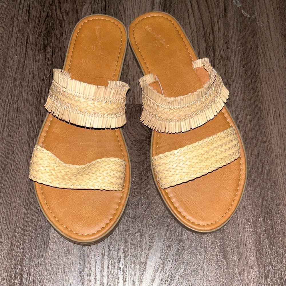 Raffia sandals